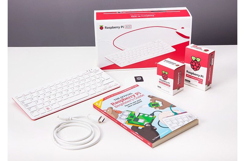 Photo du kit complet du Raspberry Pi 400.