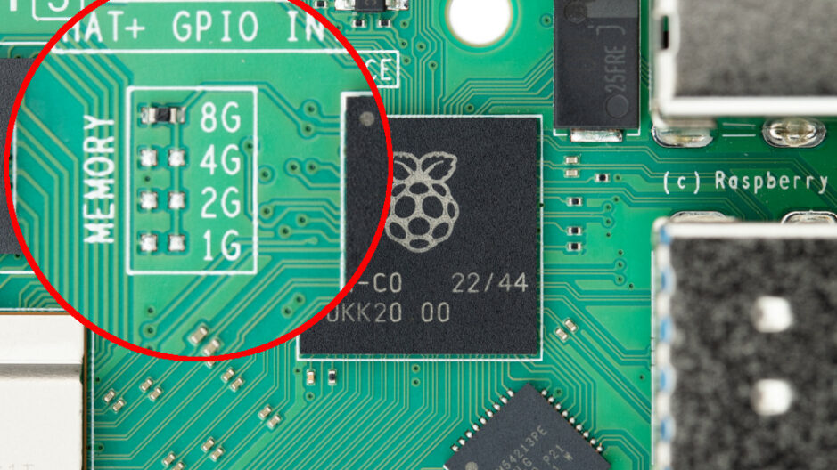 Gros plan sur le sélecteur de mémoire sur le Raspberry Pi 5